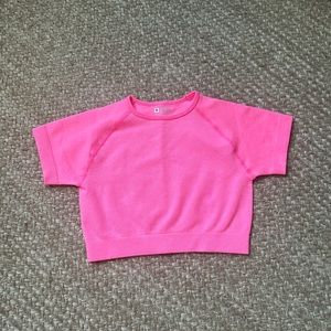 Hot Pink Amazon crop workout top size small never worn.